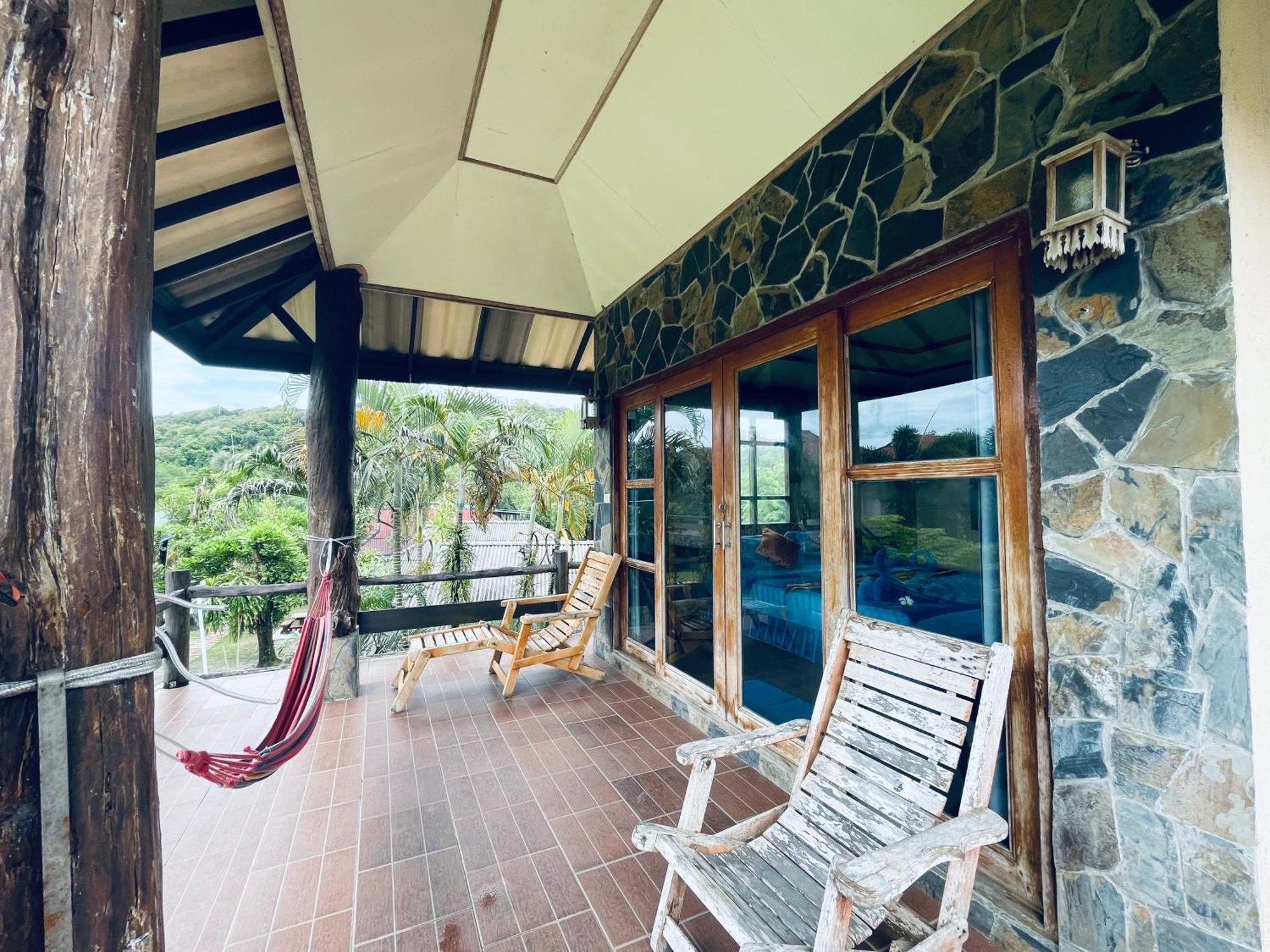 Markhouse Bungalow Ko Kut Exterior photo
