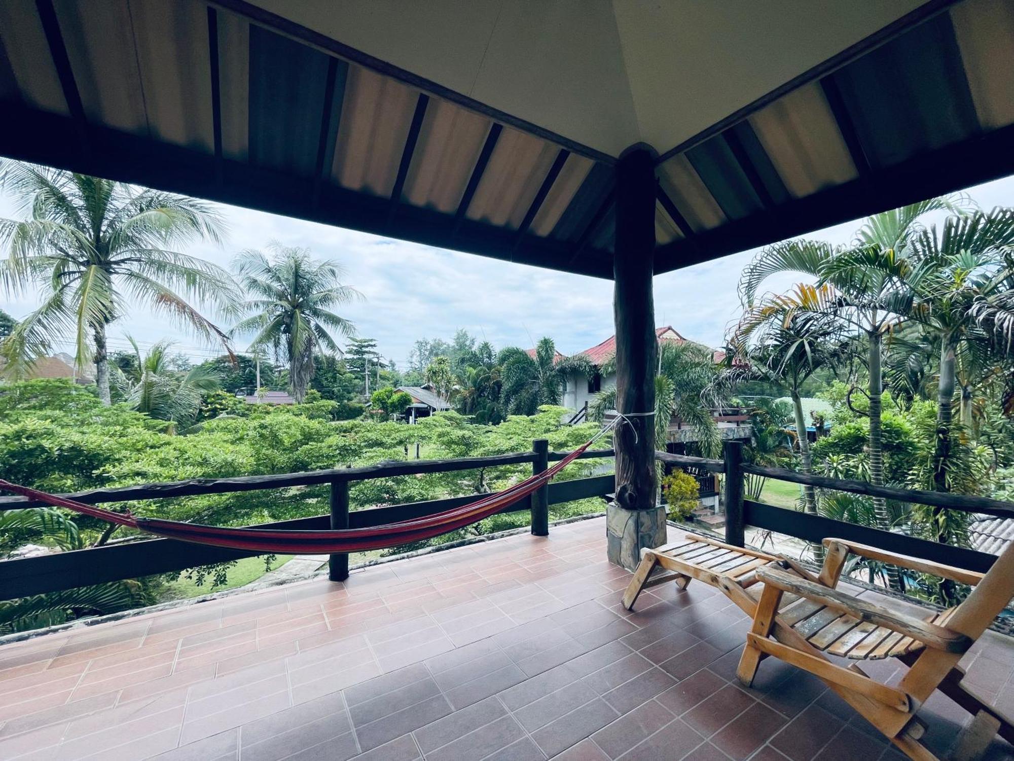 Markhouse Bungalow Ko Kut Exterior photo