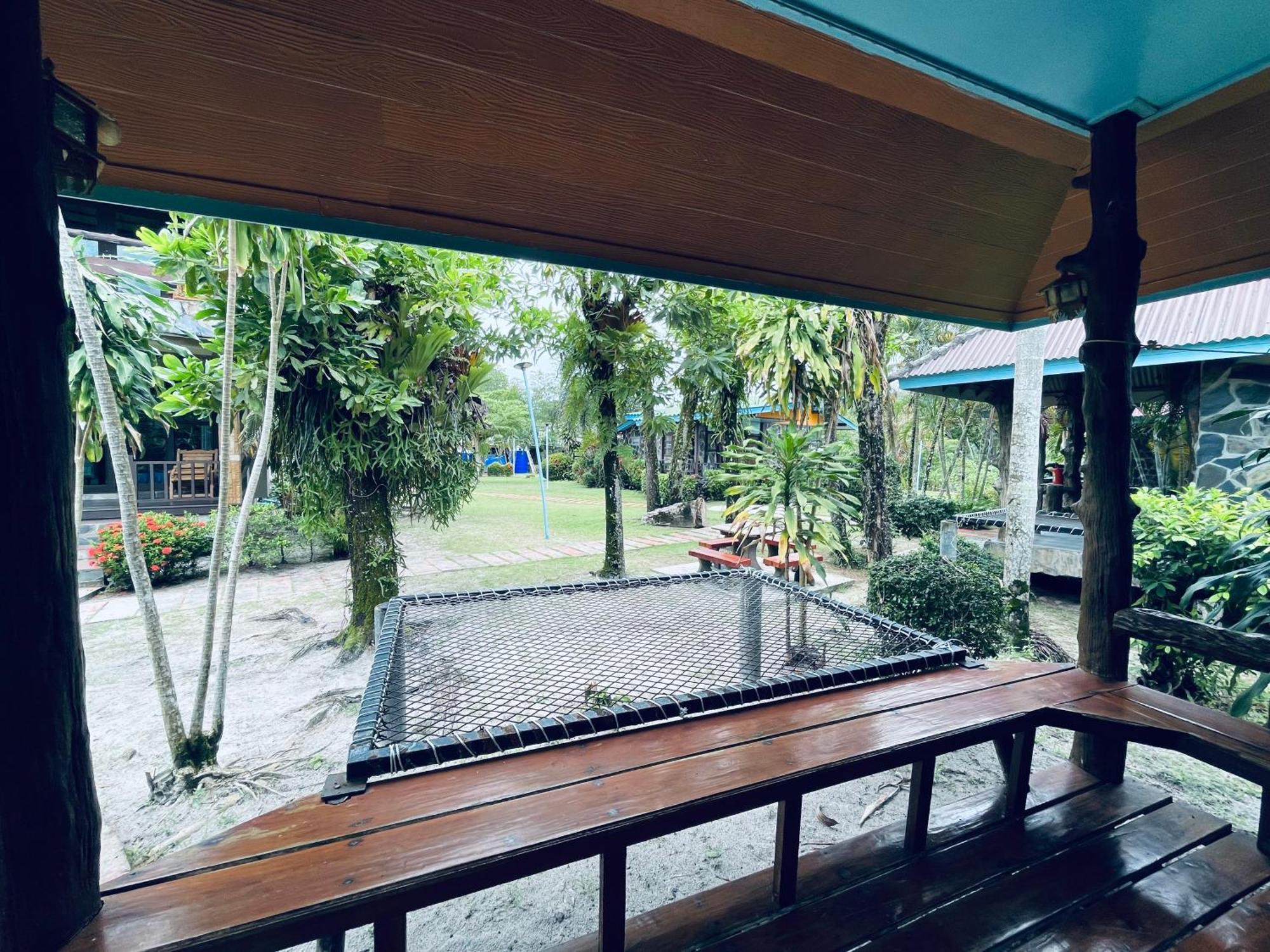 Markhouse Bungalow Ko Kut Exterior photo