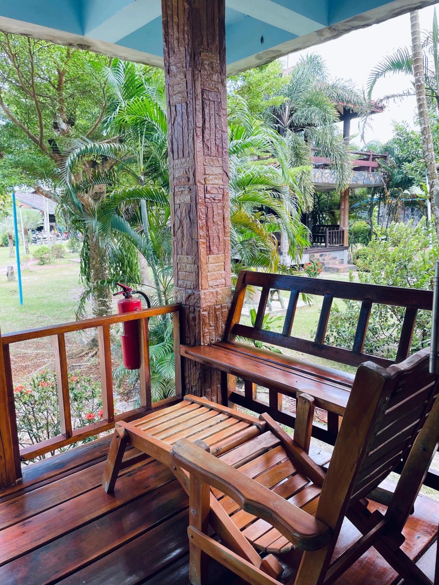 Markhouse Bungalow Ko Kut Exterior photo